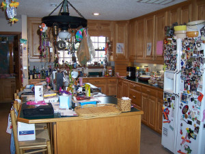 cluttered-kitchen-by-sandstep